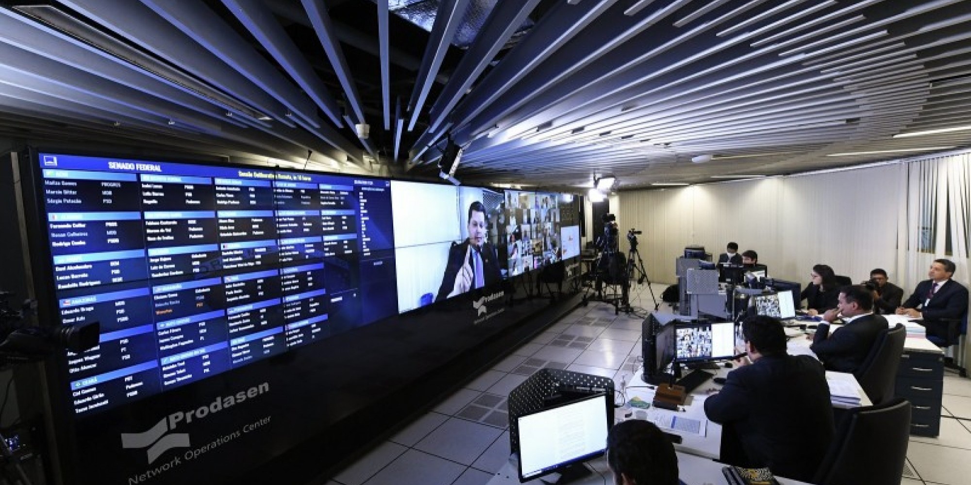 Sessão remota do Senado na noite do sábado (2) registrou a presença dos 81 senadores