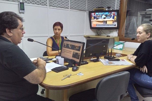 Secretárias Municipais de Encantado concedem entrevista na 104.7 FM