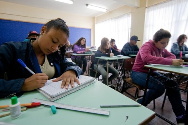 Conforme o governador, questões que envolvem educação são complexas e ainda estão sendo analisadas
