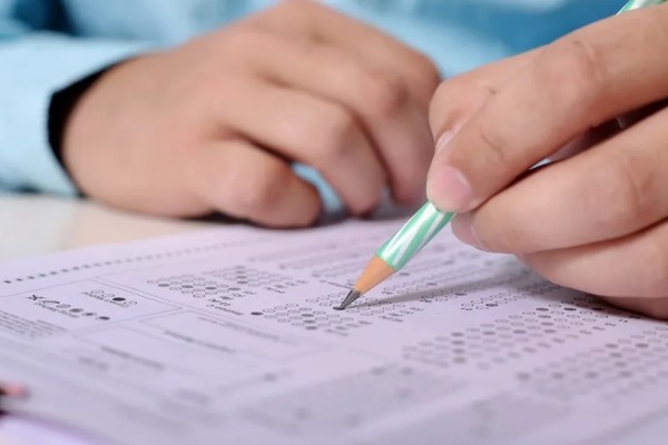 SEDUC RS lança edital de concurso com 1,5 mil vagas para professores 