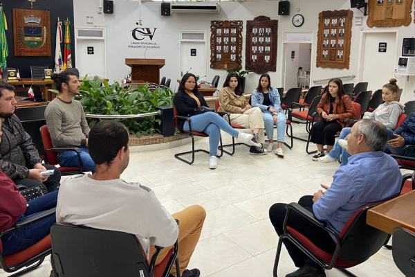 Estudantes de Encantado solicitam auxílio para o transporte universitário