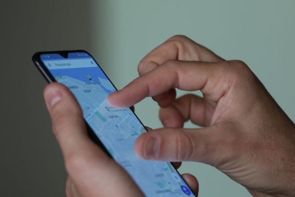 Homem "apaga" na balada e acorda sem celular novinho