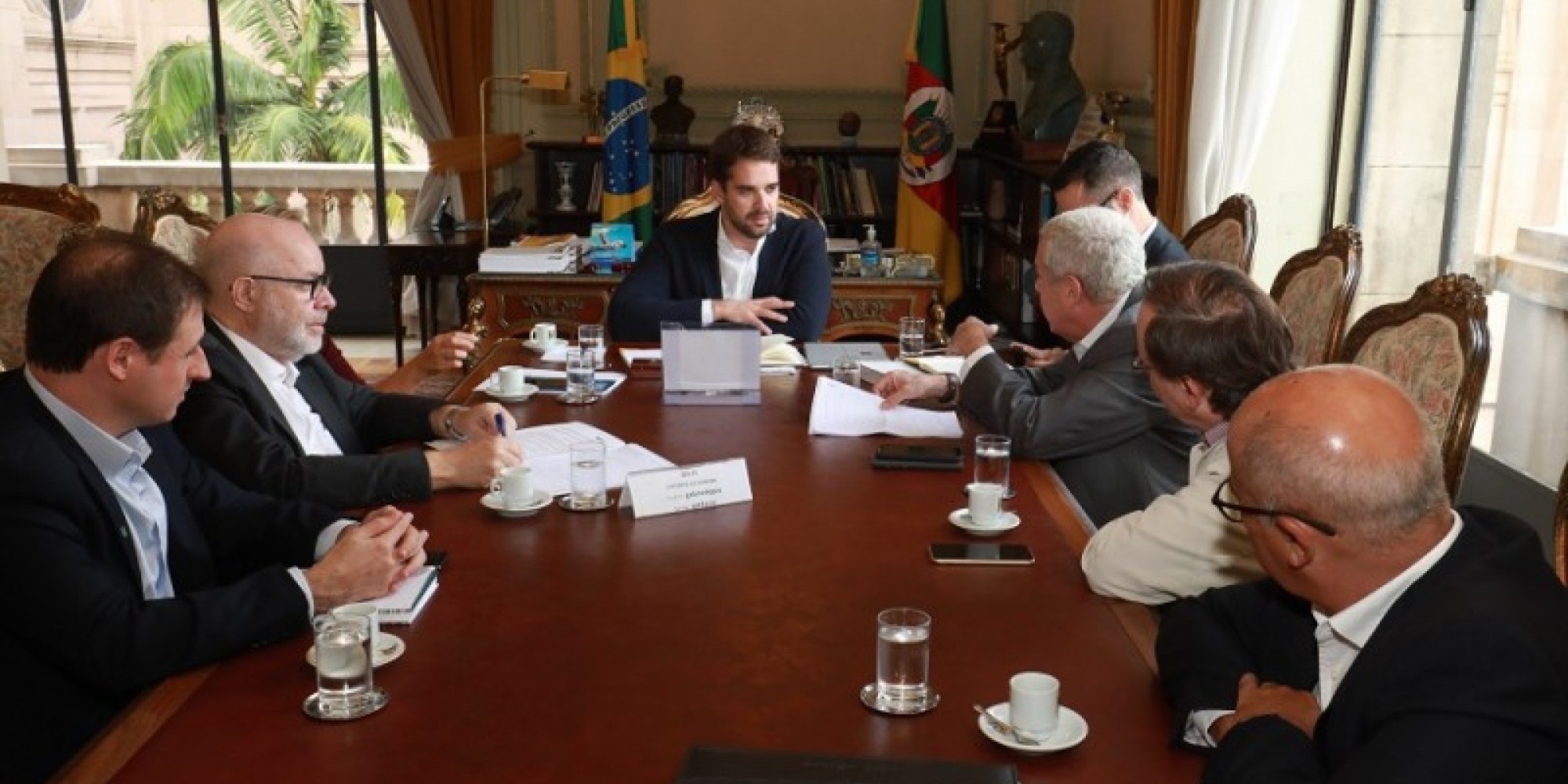Secretários da Fazenda e do Planejamento, além de representantes do Banrisul, BRDE e Badesul, participaram da reunião com Leite Secretários da Fazenda e do Planejamento, além de representantes do Banrisul, BRDE e Badesul, participaram da reunião com Leite