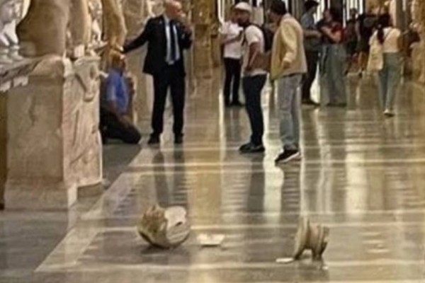Americano tem surto de raiva e destrói esculturas do Vaticano