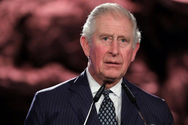 Charles tem 71 anos 