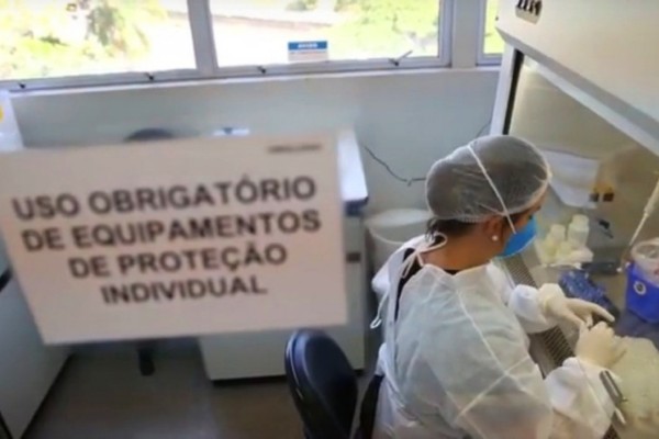 A cada nova rodada, normalmente de 30 exames, Lacen informa casos positivos para Covid-19 