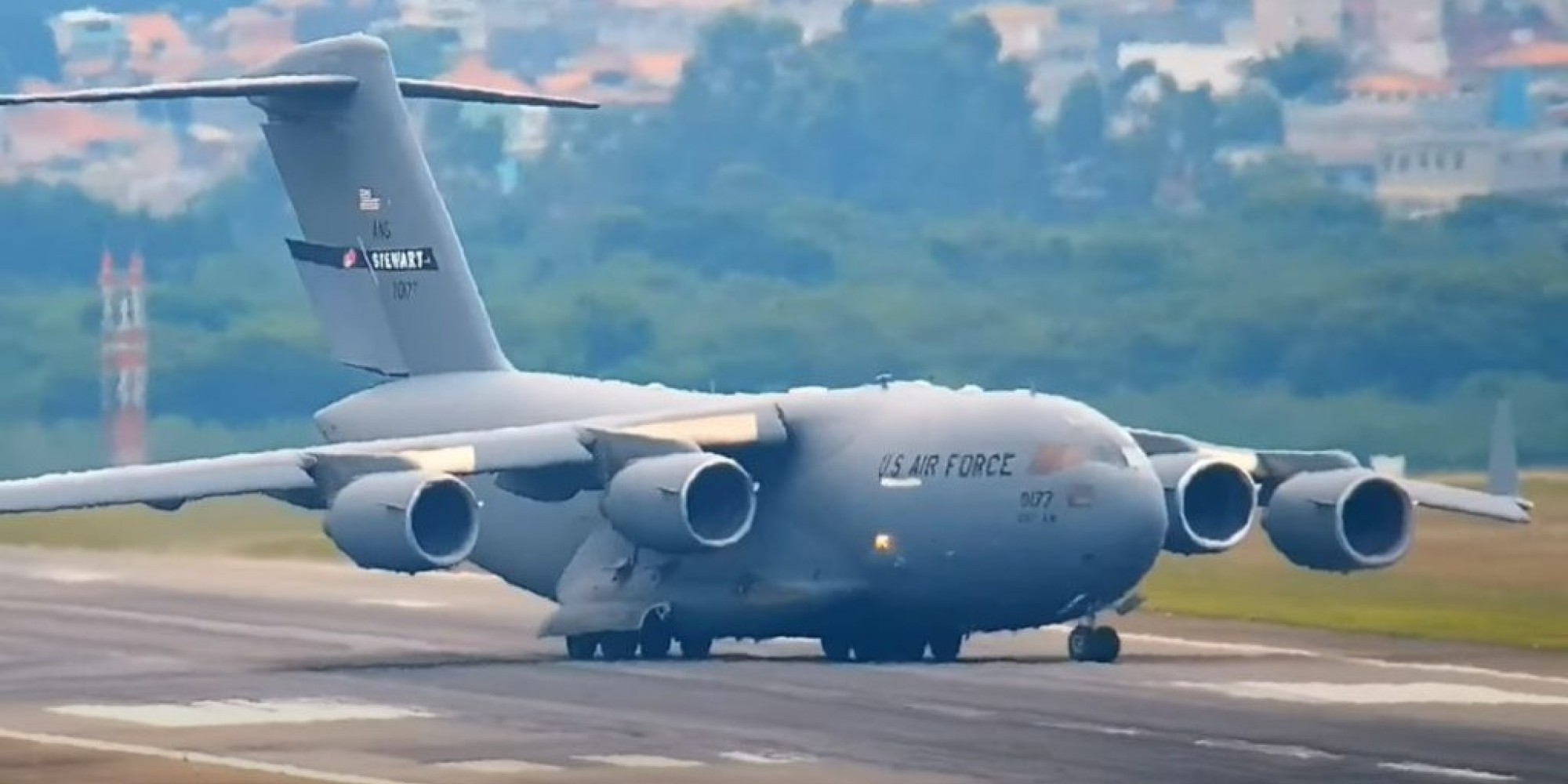 Avião com deportados deve chegar hoje ao Brasil