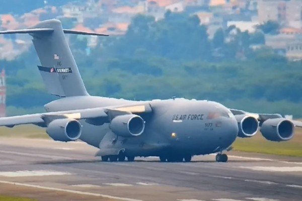 Avião com deportados deve chegar hoje ao Brasil