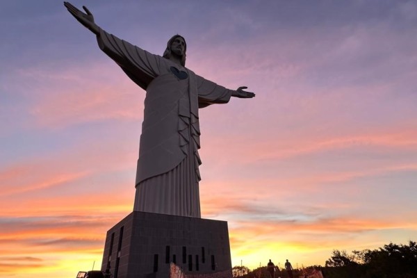 Caminhada de 100 quilômetros Cristo Acolhedor ao Cristo Protetor