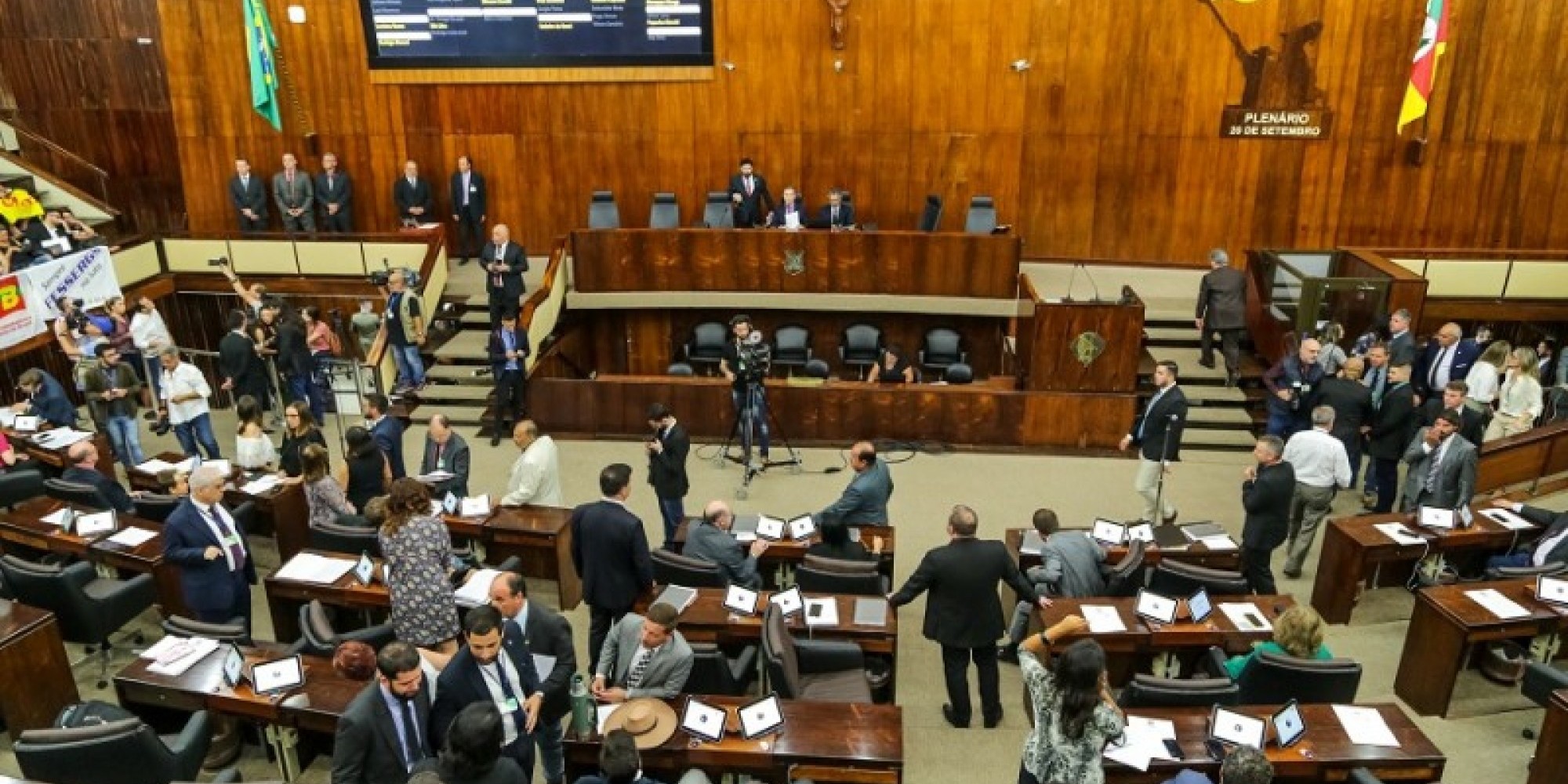 Serão votadas nove matérias durante a convocação extraordinária Serão votadas nove matérias durante a convocação extraordinária