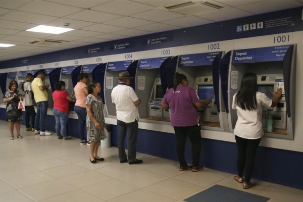 Neste sábado (9), mais de 2 mil agências em todo país vão abrir para atendimento do auxílio emergencial