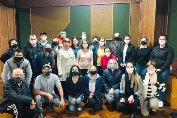s temas abordados foram Passos iniciais e bem receber em turismo rural e Turismo de base comunitária/turismo cultural/turismo étnico.