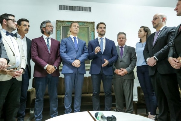 “Nossos deputados cumpriram missão importante, acolhendo nossa agenda, e o governo se abriu para contribuições", disse Leite