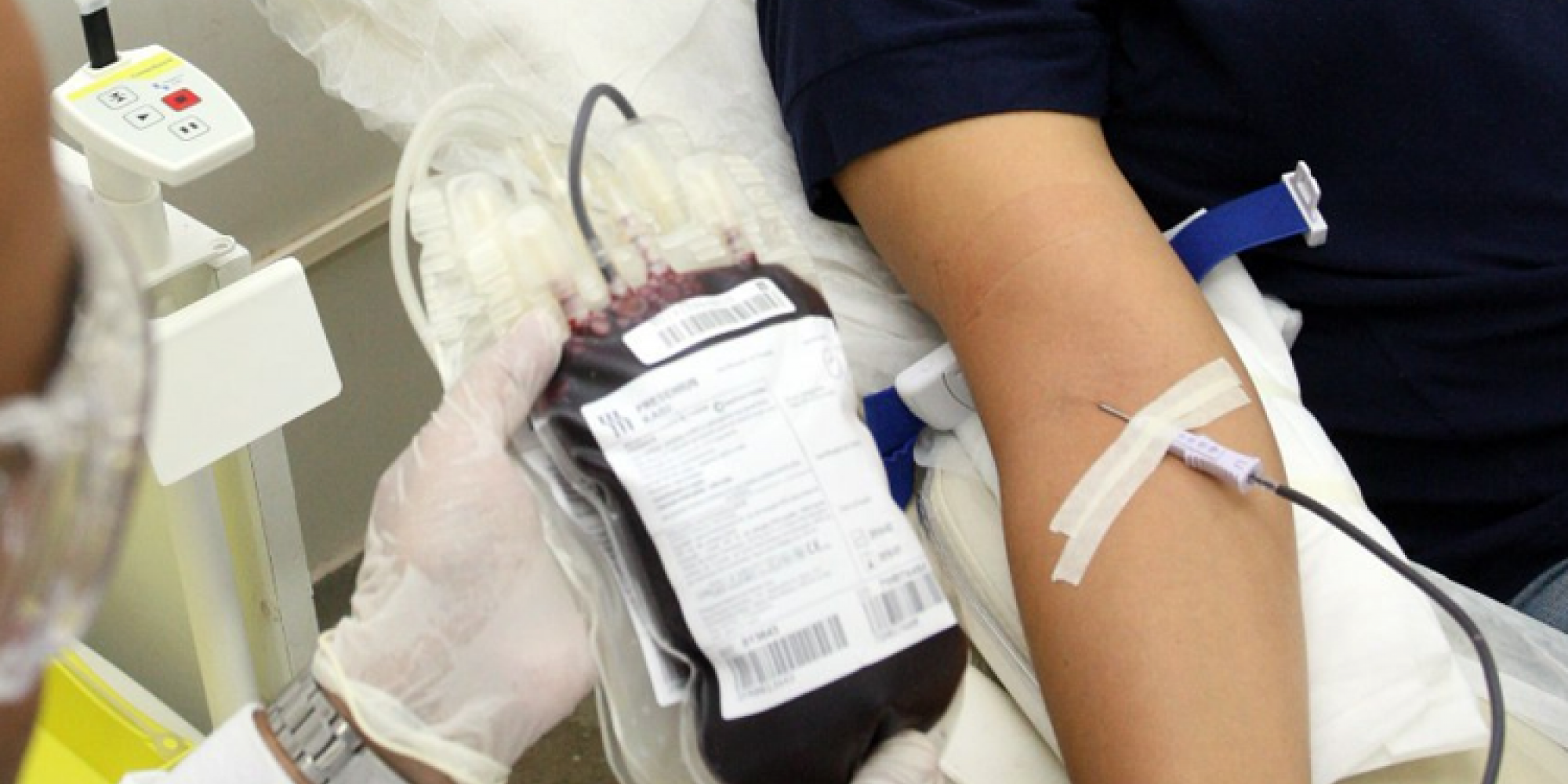 Procure um hemocentro ou serviço de hemoterapia e doe sangue. Cada doação pode salvar até quatro vidas Procure um hemocentro ou serviço de hemoterapia e doe sangue. Cada doação pode salvar até quatro vidas