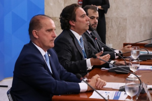 Coletiva de imprensa com o ministro da Cidadania, Onyx Lorenzoni, e o presidente da Caixa Econômica Federal, Pedro Guimarães, no Palácio do Planalto sobre o pagamento do Auxílio Emergencial 