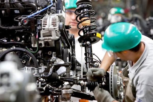 No acumulado em 12 meses, a atividade industrial recuou 1,0%. A publicação completa da Pesquisa Industrial Mensal (PIM)