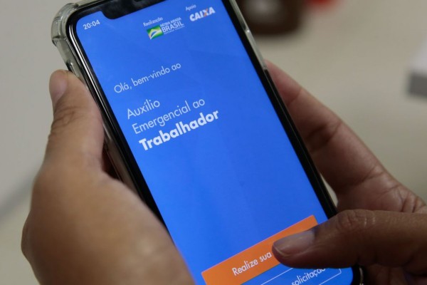 Mais de 400 mil pessoas receberam a primeira parcela do auxílio no último sábado (16)