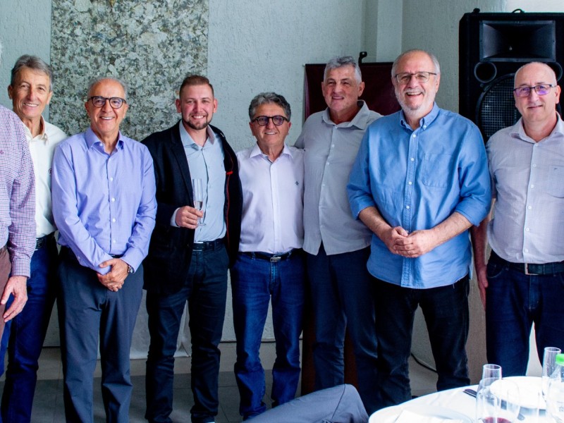 Confraternização celebrou a união de esforços que resultou na Resolução do Conselho Monetário Nacional que define condições especiais de financiamento para cooperativas agropecuárias do Rio Grande do Sul afetadas por catástrofes climáticas.