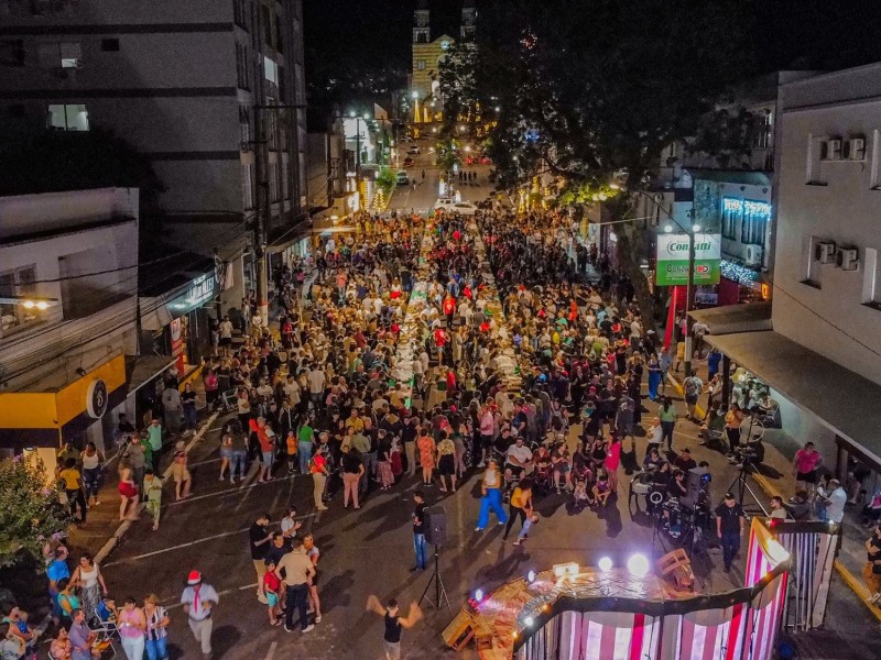 Além da 2ª Ceia Comunitária de Ação de Graças, programação de 2025 terá Caminhada Luminosa, shows, ações coletivas e campanhas de valorização do comércio.