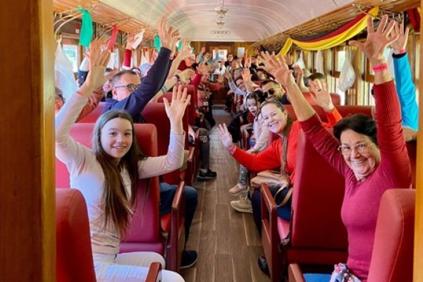 Trem da Imigração encerra com mais de 2 mil bilhetes vendidos