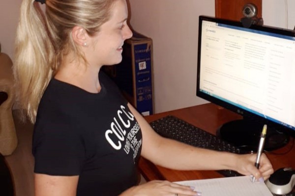 Ketrin Bassani, aluna de Pedagogia do EAD da Univates em Encantado
