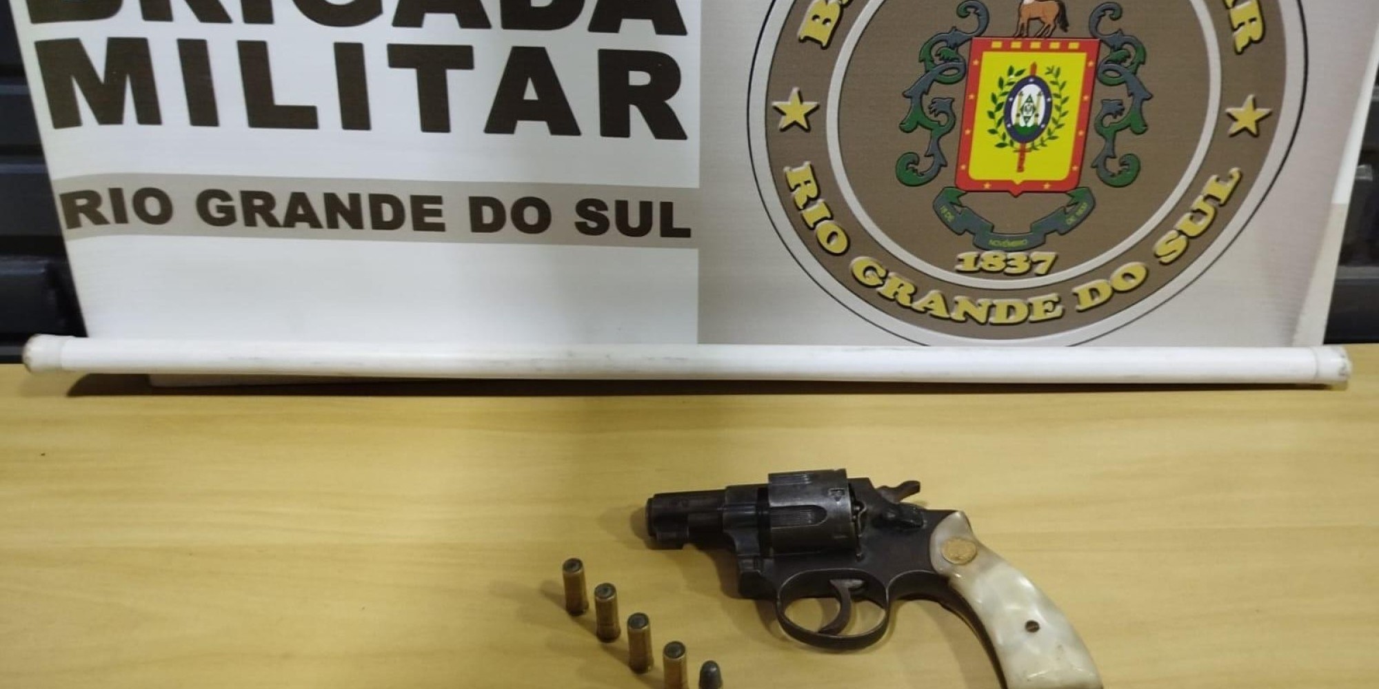 Homem é preso, menor e arma de fogo são apreendidos em Muçum