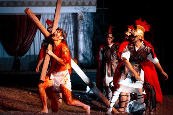 Paixão de Cristo: ensaios são intensificados para emocionar o público na Sexta-feira Santa