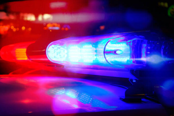 Motorista atropela mulher e anda com o corpo pendurado ao veículo