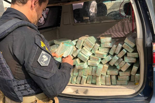 PRF prende quatro paraguaios e um argentino com drogas na BR-285