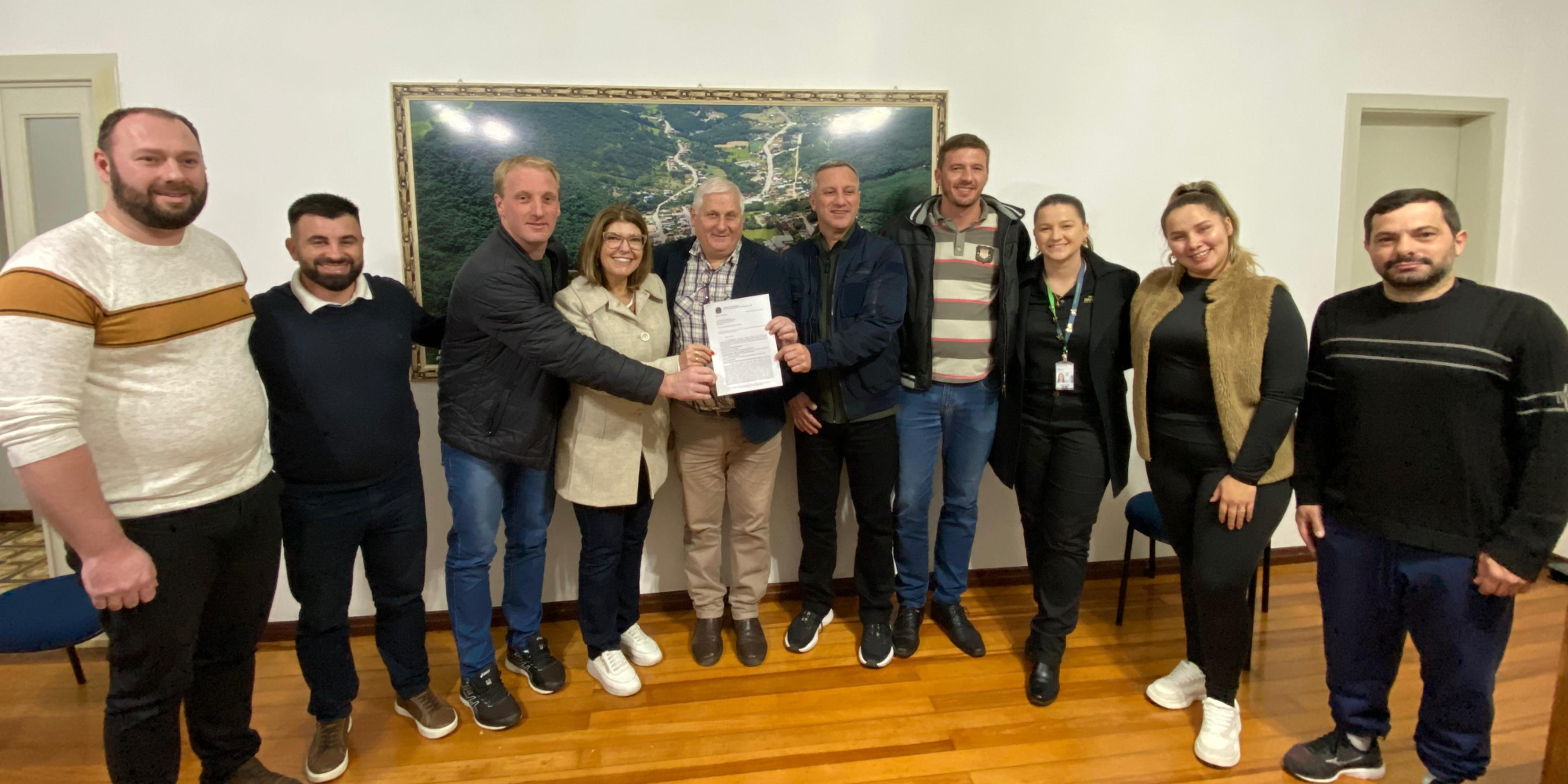 Deputados Sanderson e Adriana Lara visitam Relvado