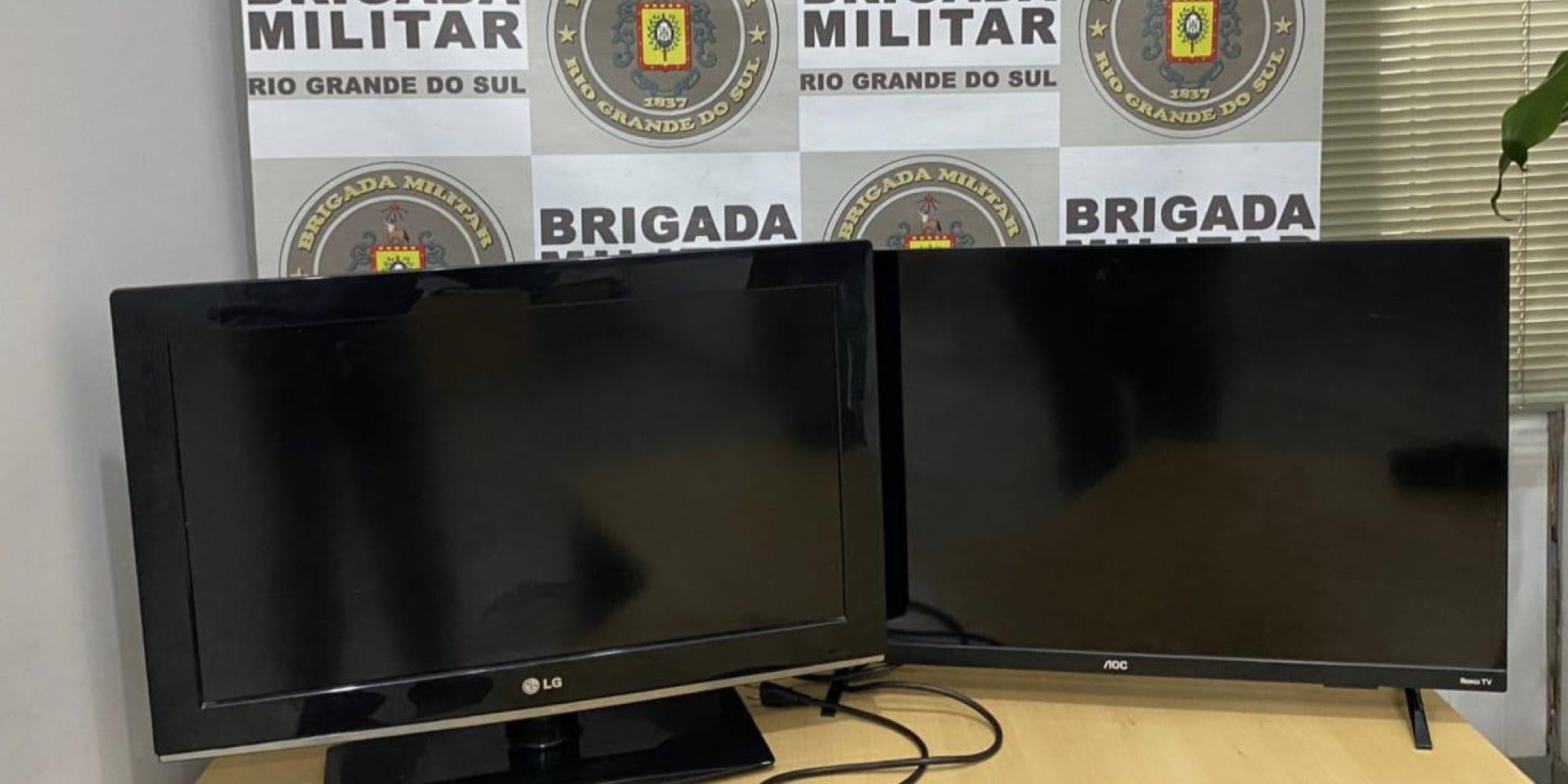 BM prende mulher por receptação de televisores em Encantado