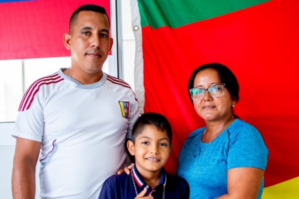 Famílias venezuelanas chegam à região para atuar na Dália