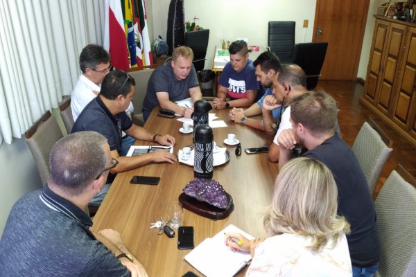 Reunião ocorreu na prefeitura municipal 