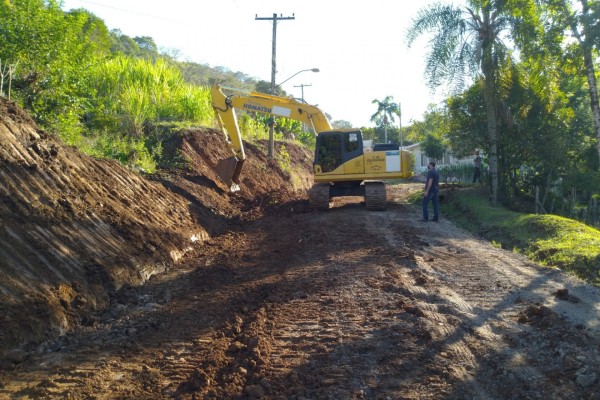 Calçamento é uma parceria entre moradores e Administração Municipal 