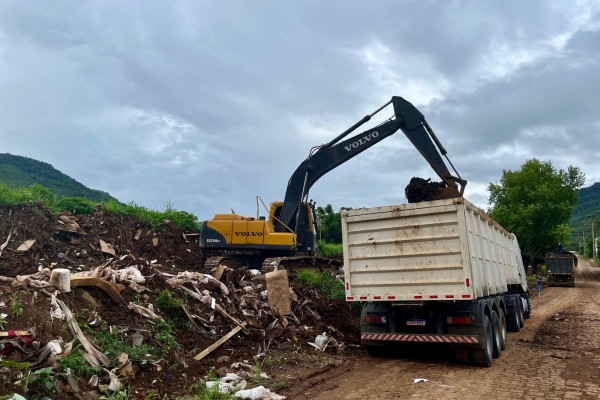  33 mil toneladas de lixo oriundo das enchentes aguardam destinação adequada em Muçum, Roca Sales e Encantado