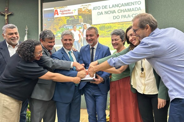 Momento do ato que simbolizou a abertura do sistema da Conab, no dia 18 de fevereiro, para receber propostas do PAA.