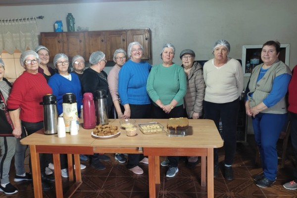 Parcerias exploram o uso de amendoim, frutas cítricas e especiarias em bebidas que aquecem o inverno