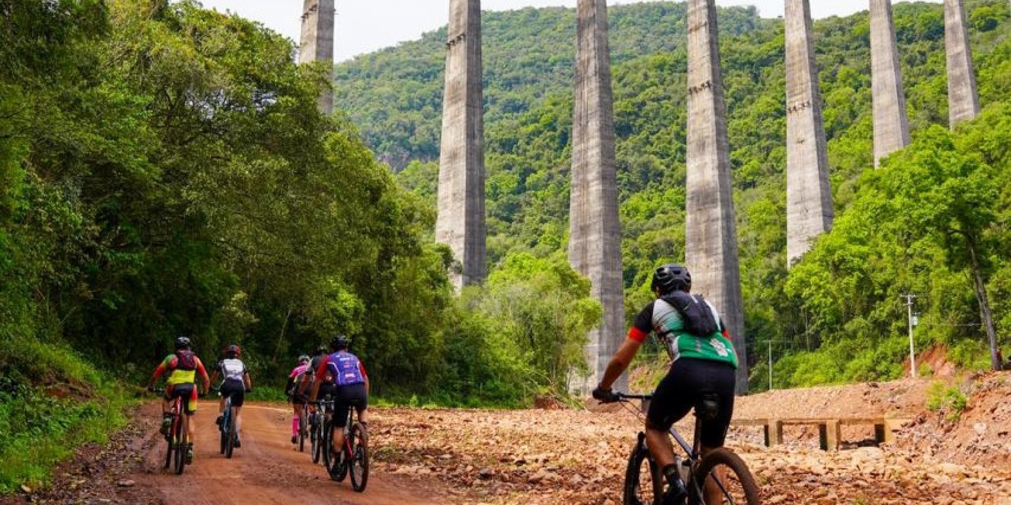 Evento realizado no domingo, teve percursos de 30 km e 50 km, valorizando o esporte, a natureza e o turismo regional.