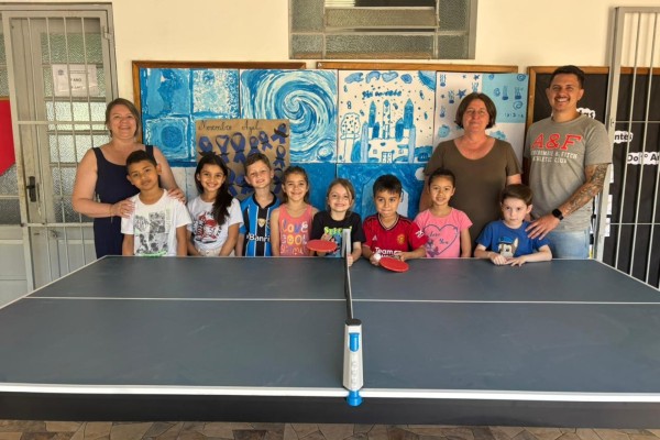 Projeto amplia oportunidades de esporte e lazer nas escolas municipais com a instala&ccedil;&atilde;o de mesas de pingue-pongue e a&ccedil;&otilde;es voltadas ao desenvolvimento integral dos estudantes.