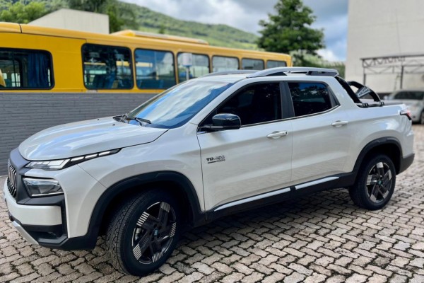 Nova Fiat Toro 4x4 passa a apoiar a&ccedil;&otilde;es de sa&uacute;de, defesa civil e atendimentos emergenciais durante eventos clim&aacute;ticos extremos