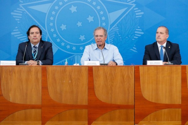 Coletiva de imprensa com o ministro da Cidadania, Onyx Lorenzoni, o ministro da Economia, Paulo Guedes, e o presidente da Caixa Econômica Federal, Pedro Guimarães