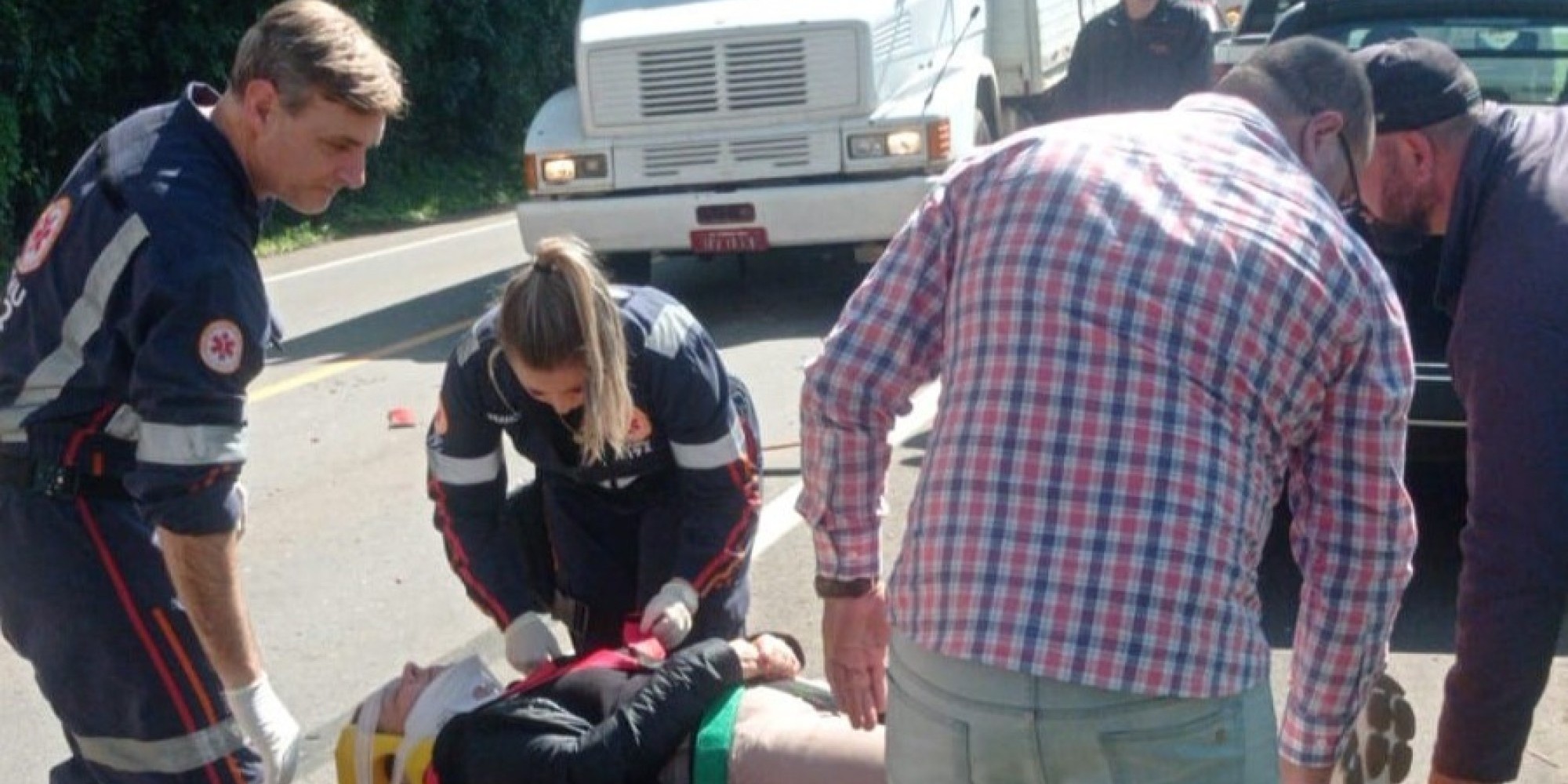 A colisão envolveu um caminhão e um Onix, no fim da manhã desta quarta-feira (13), próximo da comunidade de Barra do Guaporé, deixando a pista parcialmente bloqueada e mobilizando equipes de resgate e segurança. A colisão envolveu um caminhão e um Onix, no fim da manhã desta quarta-feira (13), próximo da comunidade de Barra do Guaporé, deixando a pista parcialmente bloqueada e mobilizando equipes de resgate e segurança.