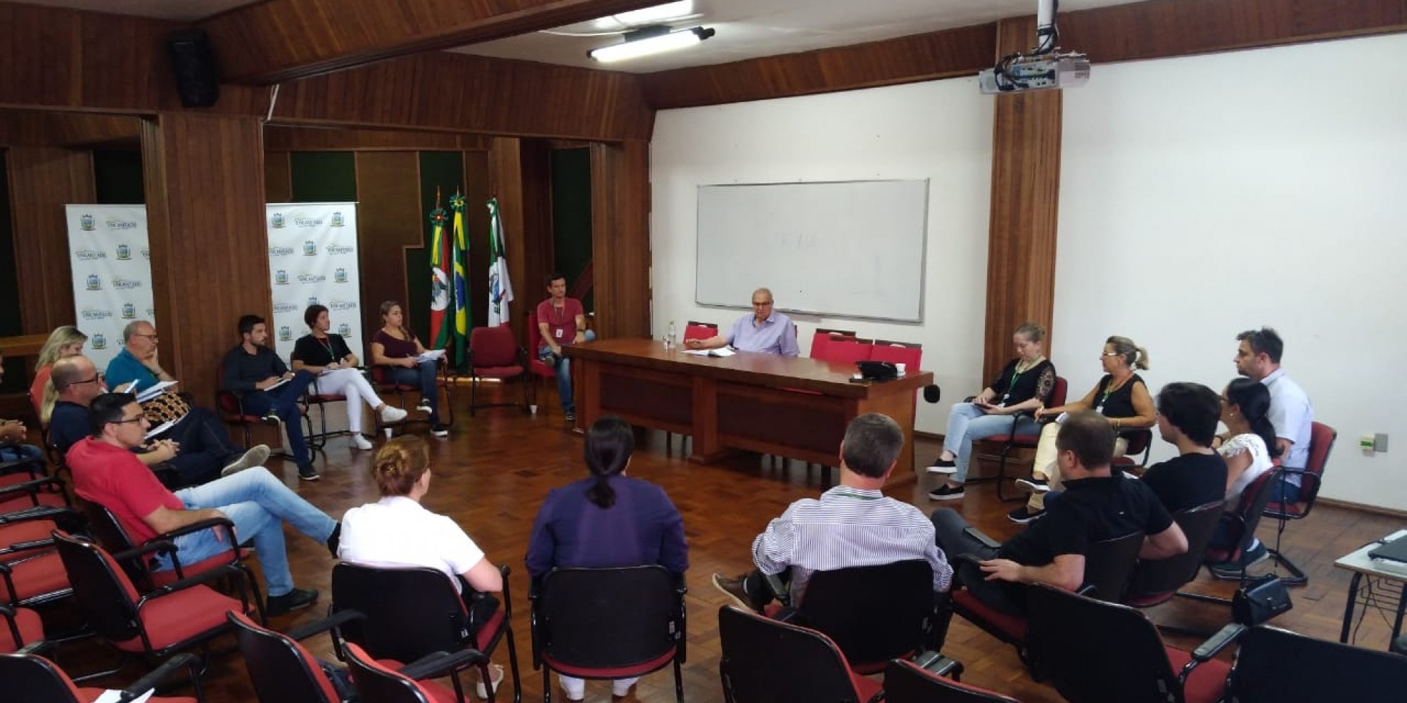 Reunião ocorreu nesta segunda-feira Reunião ocorreu nesta segunda-feira