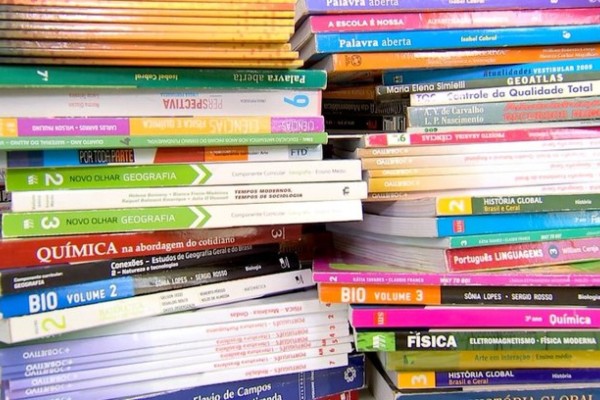 O PNLD foi elaborado para disponibilizar obras didáticas, pedagógicas e literárias de maneira gratuita 