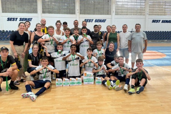 Categoria Sub-11 venceu a semifinal nos p&ecirc;naltis e derrotou a equipe Roque Gonzales na final em Carazinho, neste domingo (7), coroando a temporada com novo t&iacute;tulo.
