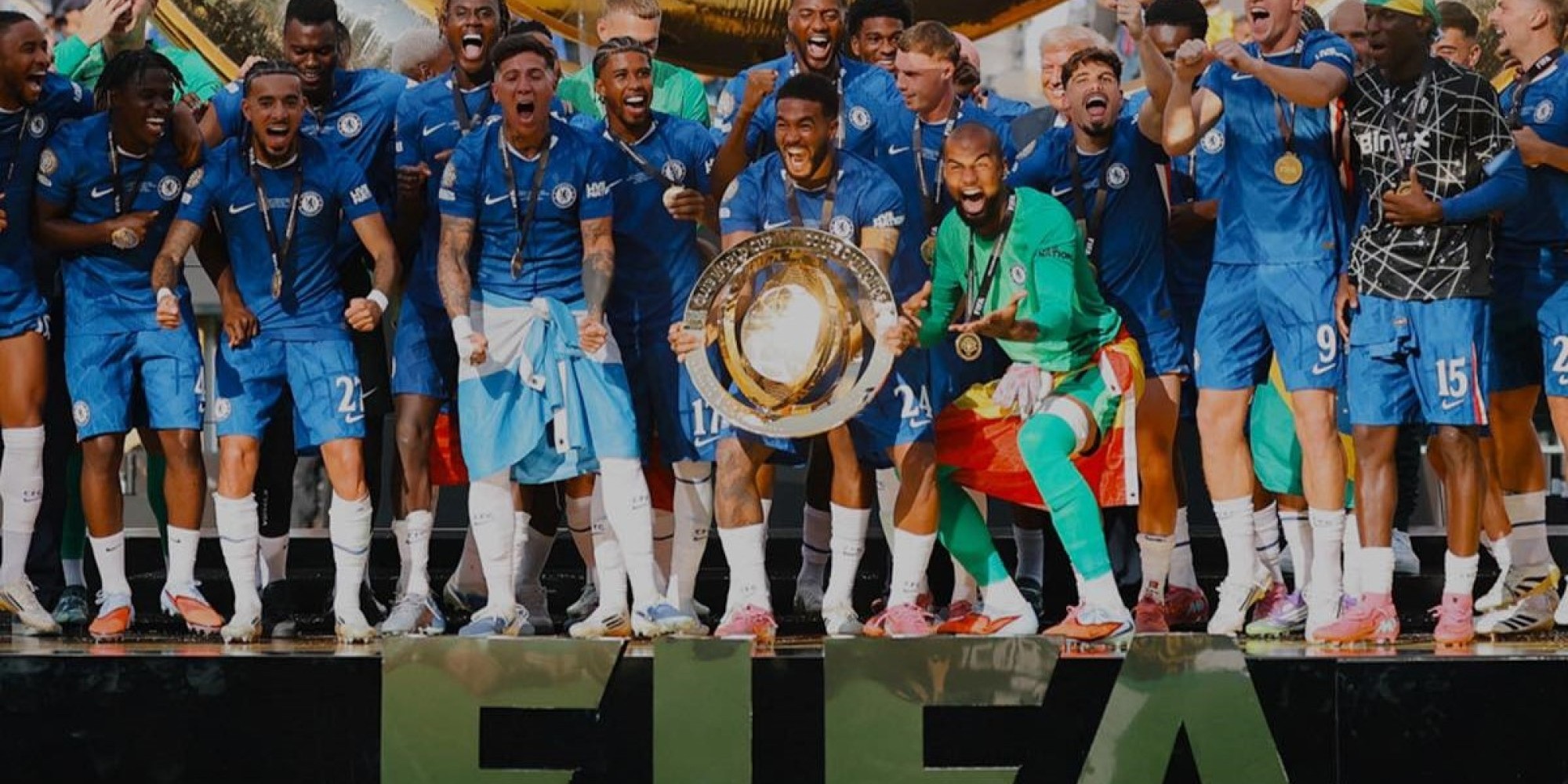 Com dois gols e uma assistência, o camisa 10 Palmer liderou a vitória por 3 a 0 neste domingo (13), no MetLife Stadium, em Nova Jersey, e garantiu o segundo título mundial da história do clube inglês, agora na primeira edição com 32 equipes. Com dois gols e uma assistência, o camisa 10 Palmer liderou a vitória por 3 a 0 neste domingo (13), no MetLife Stadium, em Nova Jersey, e garantiu o segundo título mundial da história do clube inglês, agora na primeira edição com 32 equipes.