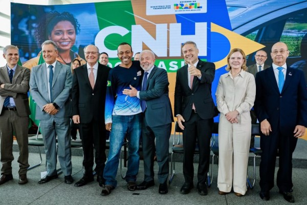 Nova medida provis&oacute;ria altera forma&ccedil;&atilde;o de motoristas, inclui curso te&oacute;rico gratuito, flexibiliza aulas pr&aacute;ticas e cria reteste sem cobran&ccedil;a.