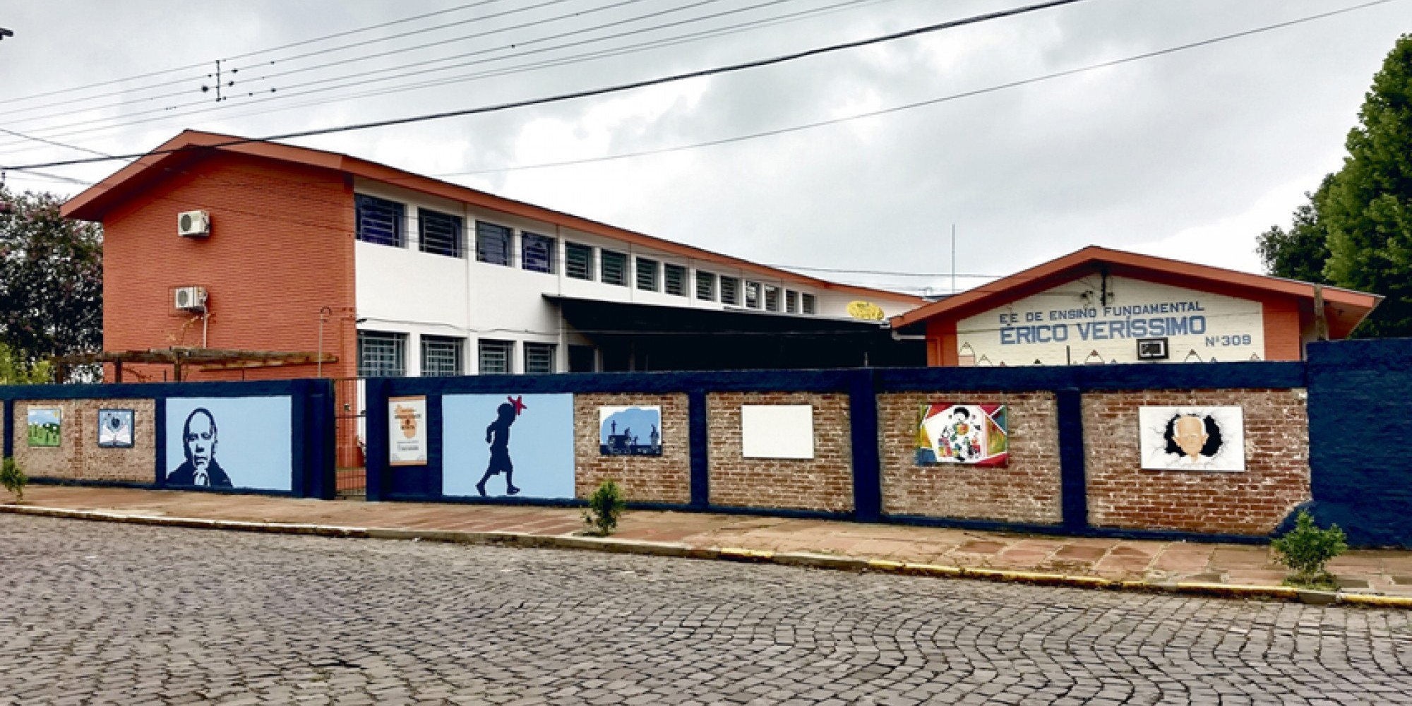 Escola está localizada no centro de Encantado