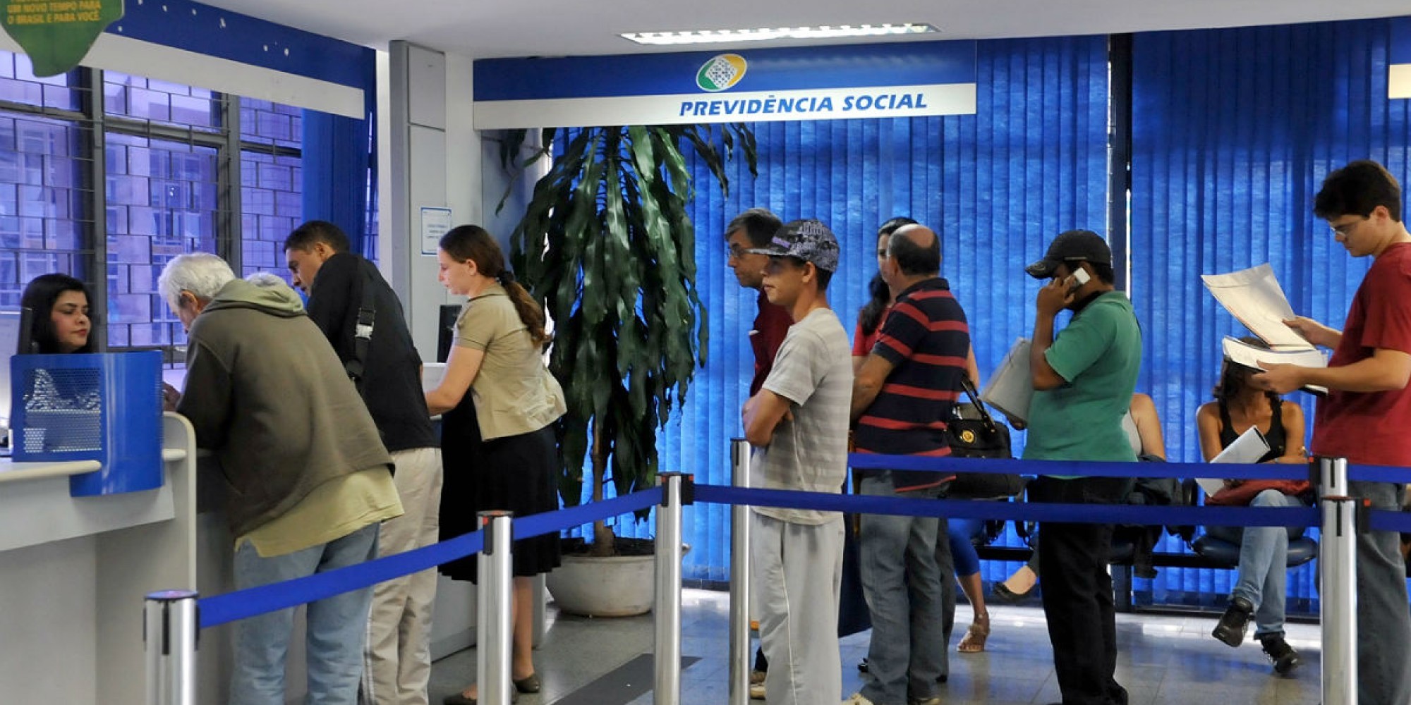 Cerca de 2 milhões de brasileiros esperam uma posição do INSS