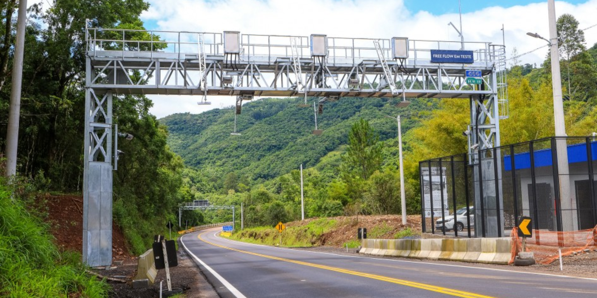 A concessão de sete rodovias do Bloco 2, que abrange o Vale do Taquari e o Norte do Rio Grande do Sul, deve beneficiar 32 municípios com 344 km em duplicações e terceiras faixas. A concessão de sete rodovias do Bloco 2, que abrange o Vale do Taquari e o Norte do Rio Grande do Sul, deve beneficiar 32 municípios com 344 km em duplicações e terceiras faixas.